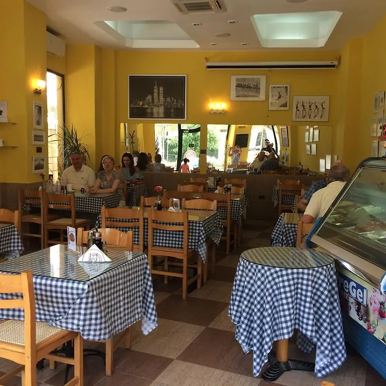Alojamento de Acomodação e Pequeno-almoço Stephen Center B&B Tirana