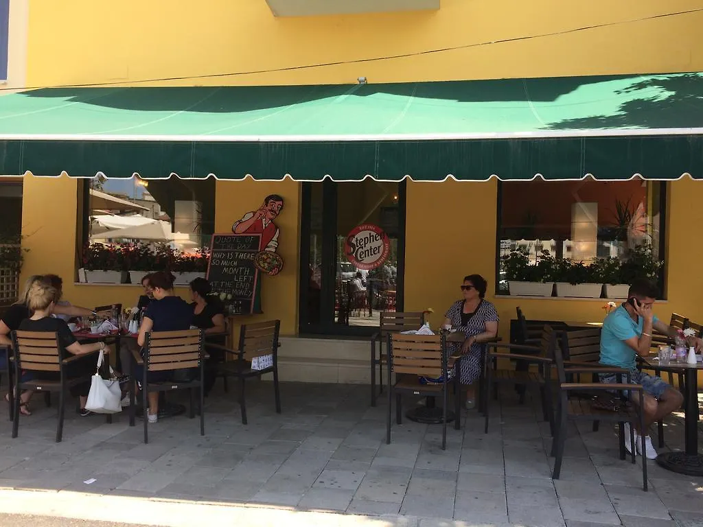 Alojamento de Acomodação e Pequeno-almoço Stephen Center B&B Tirana