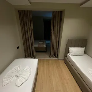 Hotel New W, Tirana